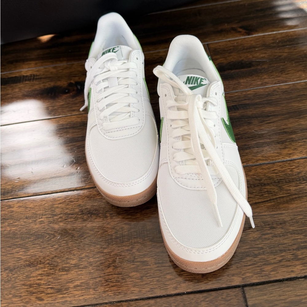 NWOT Nike Sneaker - Picture 2 of 10